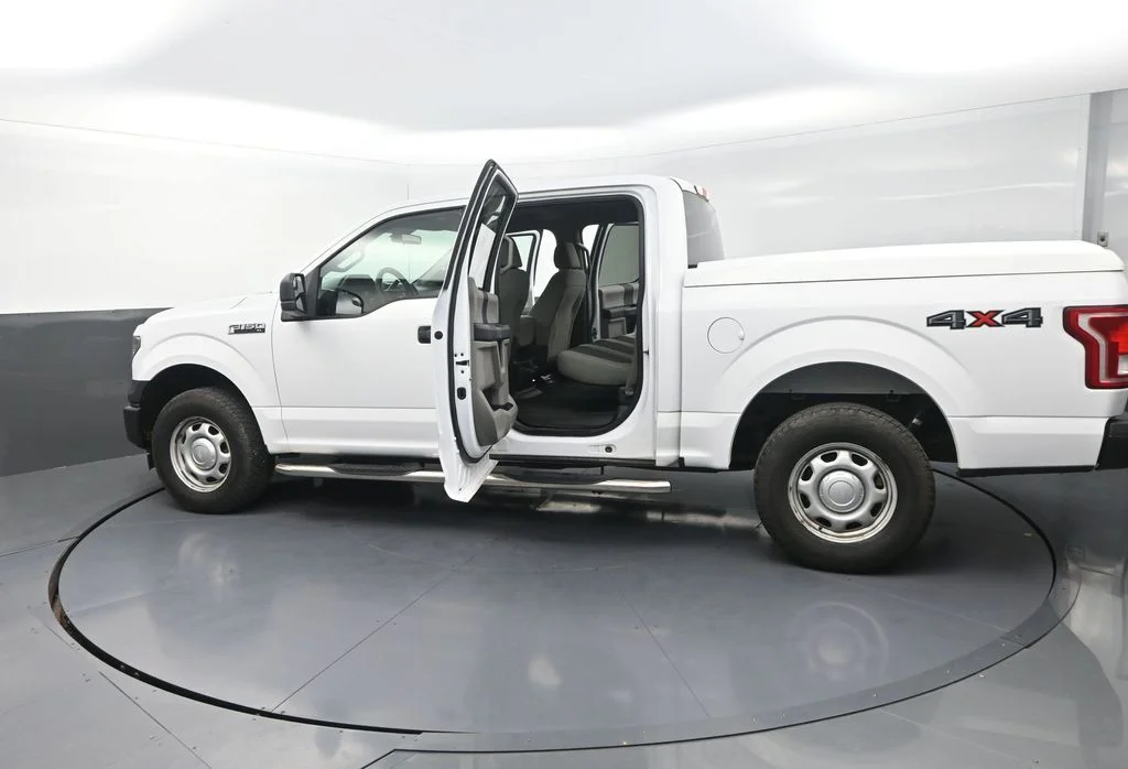 Used 2017 White Ford XL image 34