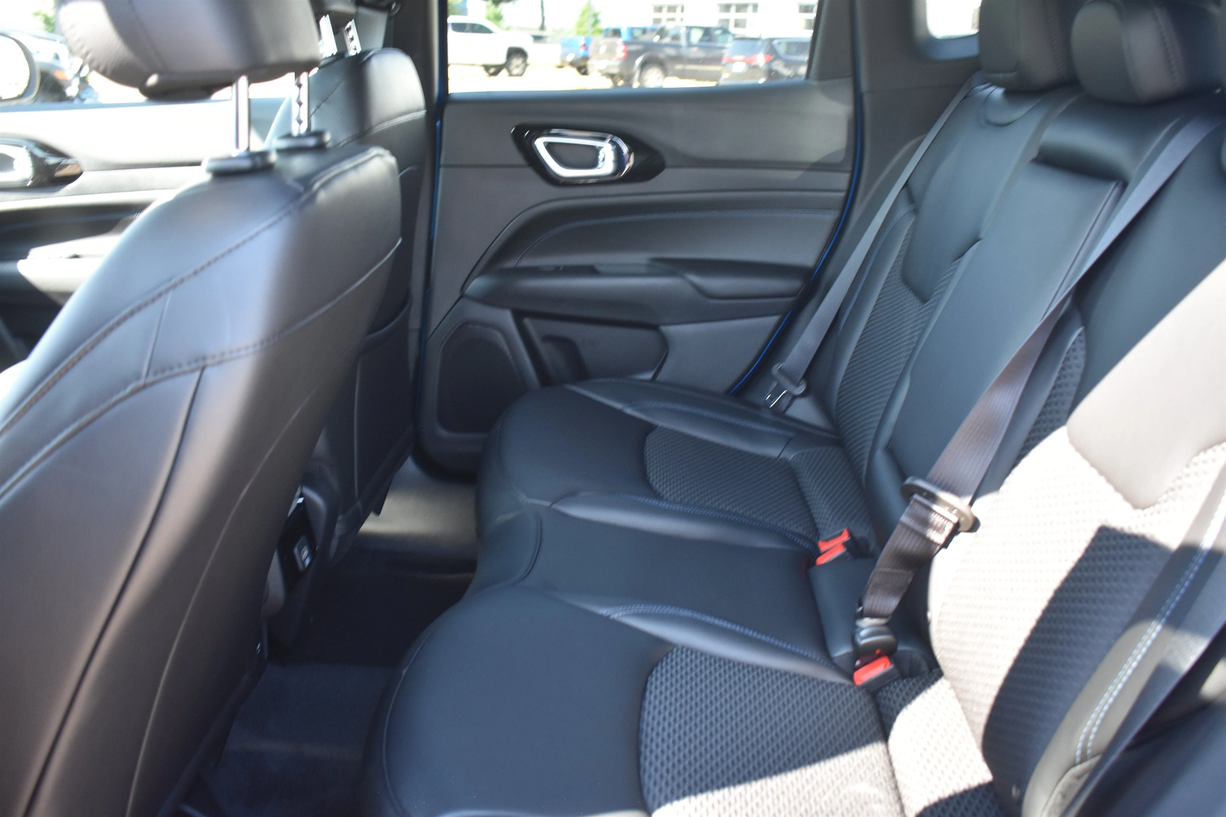 New 2026 Hydro Blue Pearlcoat Jeep Latitude Altitude image 14