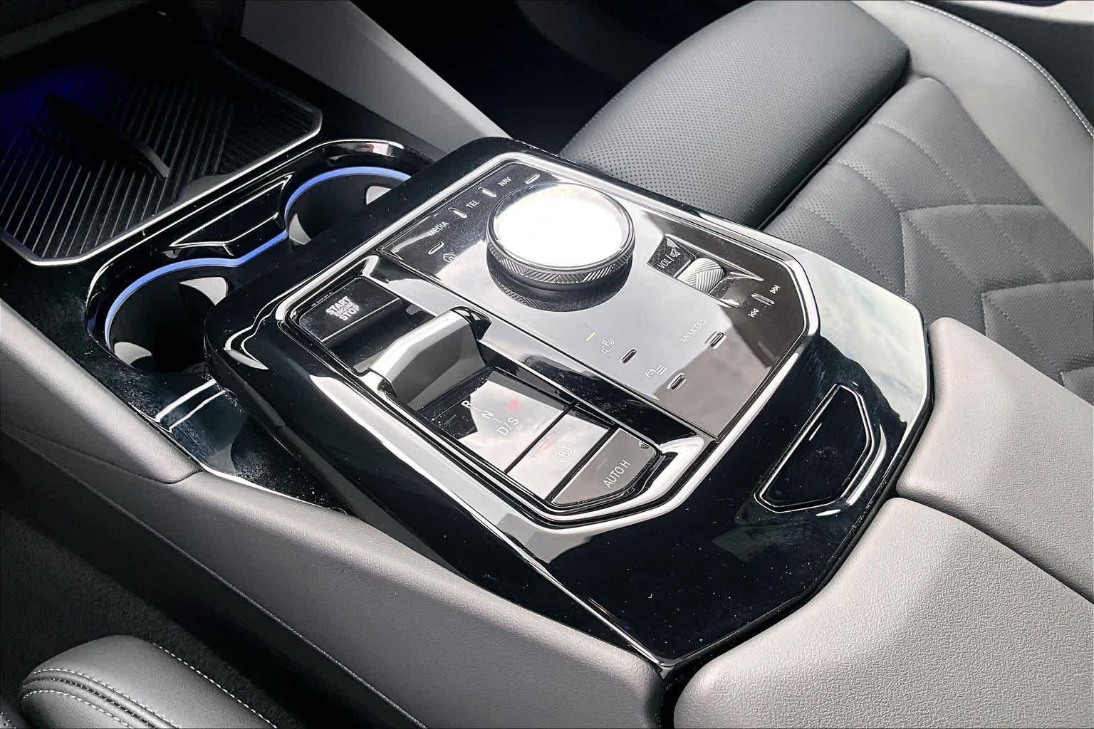 Used 2026 Dark Graphite Metallic BMW 550e xDrive image 15