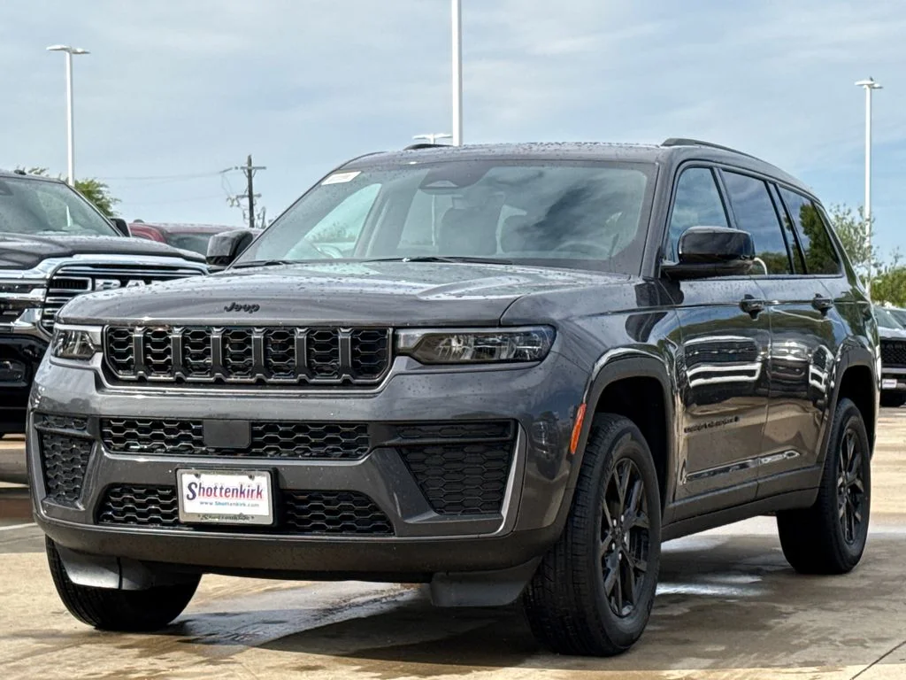 New 2026 Baltic Gray Metallic Clear-Coat Exterior Paint Jeep Altitude image 3