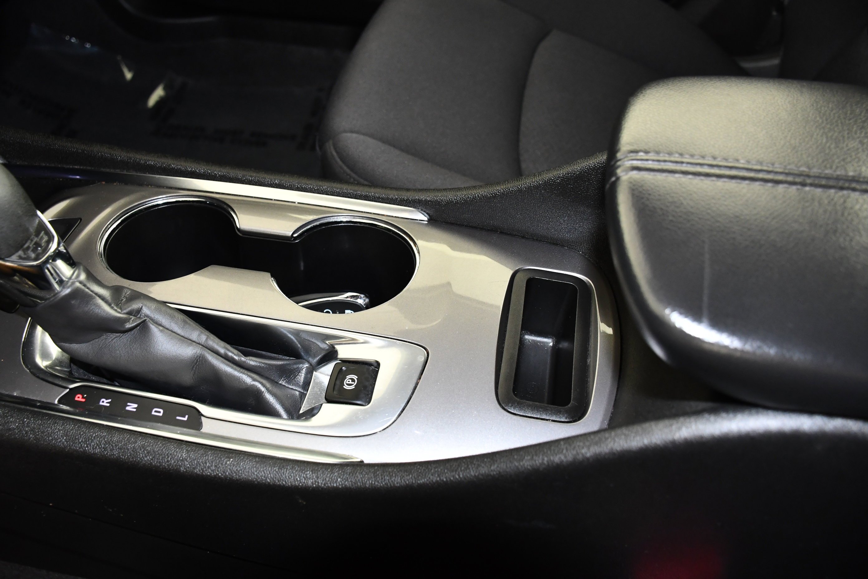 Used 2024 Summit White Chevrolet LT image 33