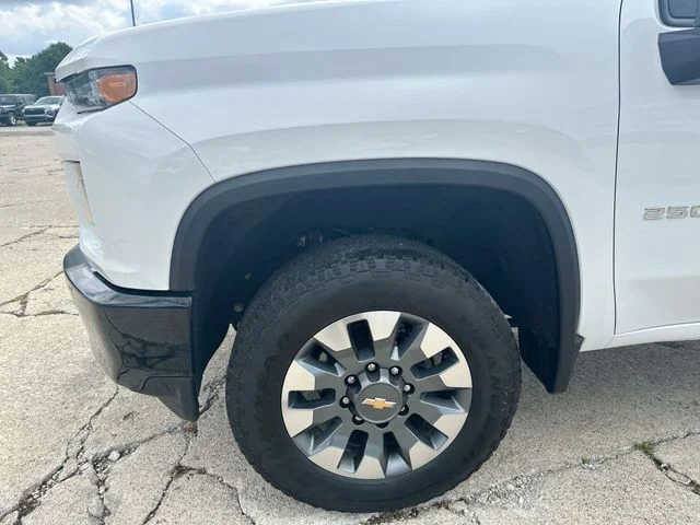 Used 2023 White Chevrolet Custom image 35