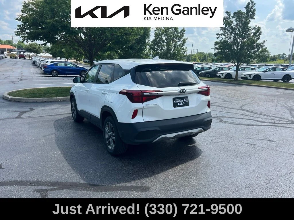 Used 2021 White Kia LX image 7