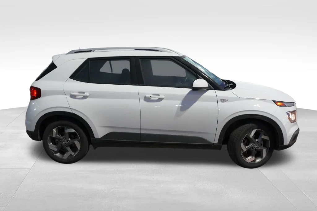 Used 2024 Lunar White Hyundai SEL image 2