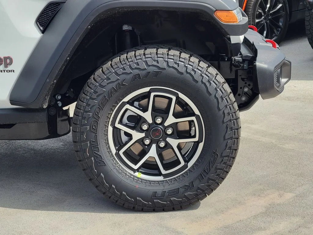 New 2026 Bright White Clear-Coat Exterior Paint Jeep Rubicon image 24