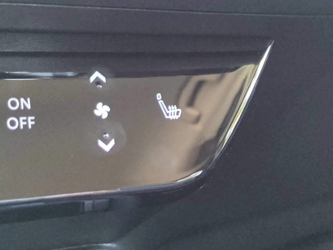 2026 Nissan KICKS SR - Photo 21