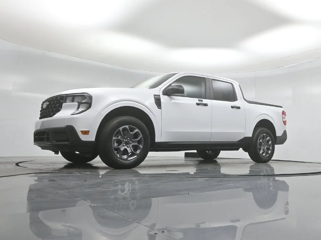 New 2026 Oxford White Ford XLT image 40