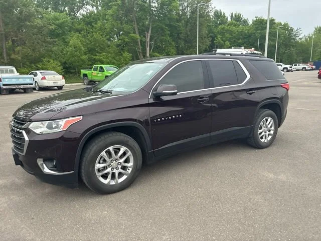 Used 2021 Chevrolet Traverse 1LT with VIN 1GNEVGKW4MJ168507 for sale in Kansas City