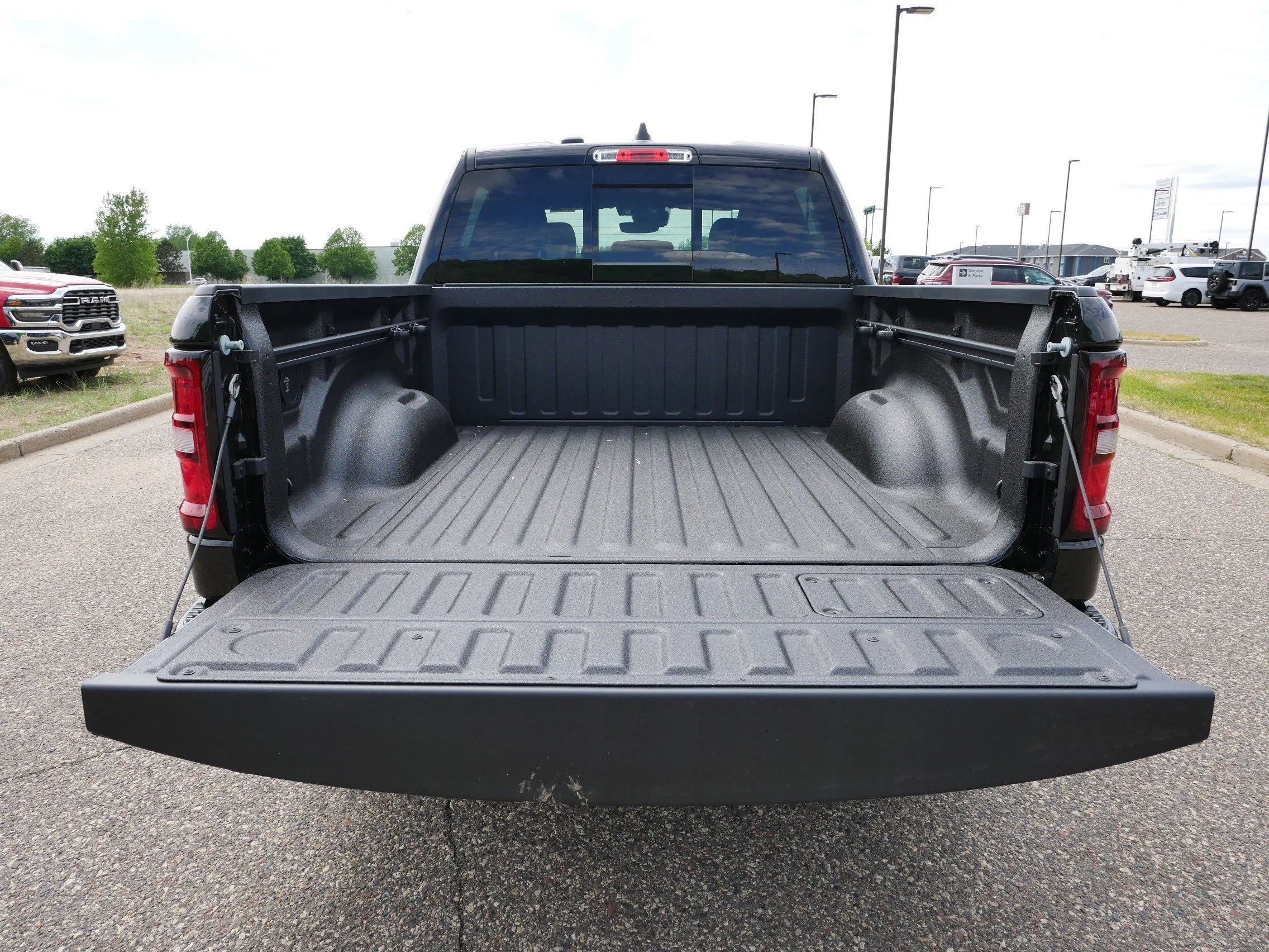 New 2026 Diamond Black Crystal Pearl-Coat Exterior Paint RAM Laramie image 6