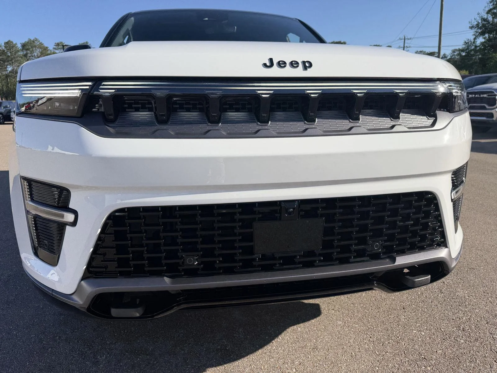 New 2026 Bright White Clear-Coat Exterior Paint Jeep Upland image 25
