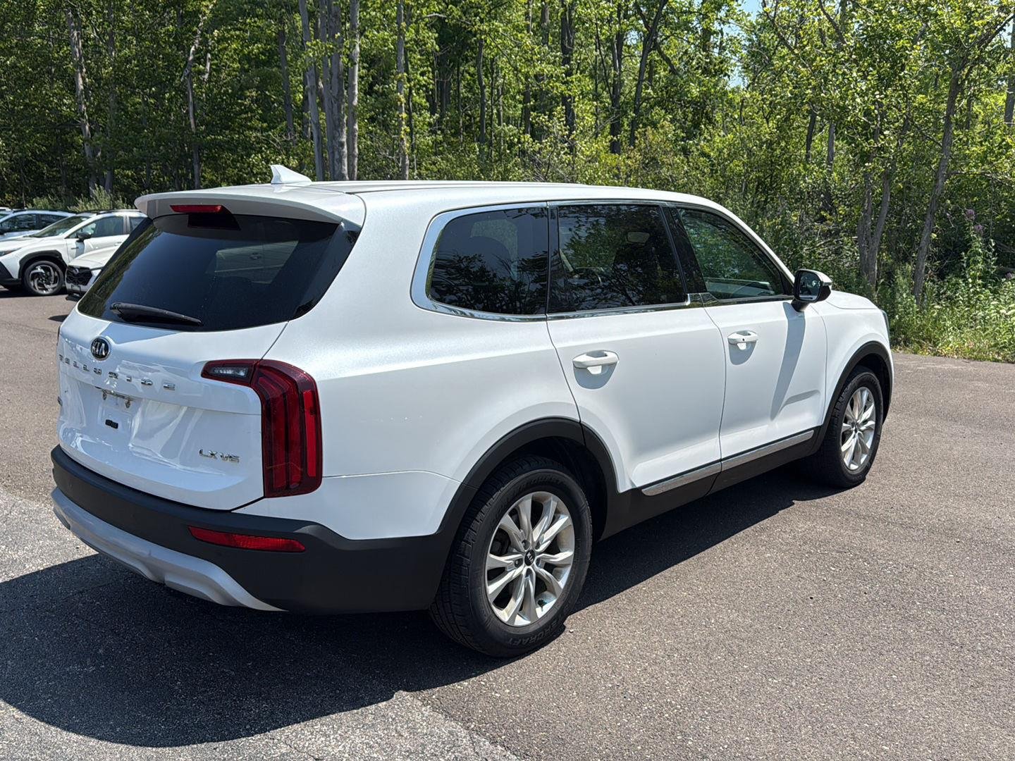 Used 2021 Snow White Pearl Kia LX image 3