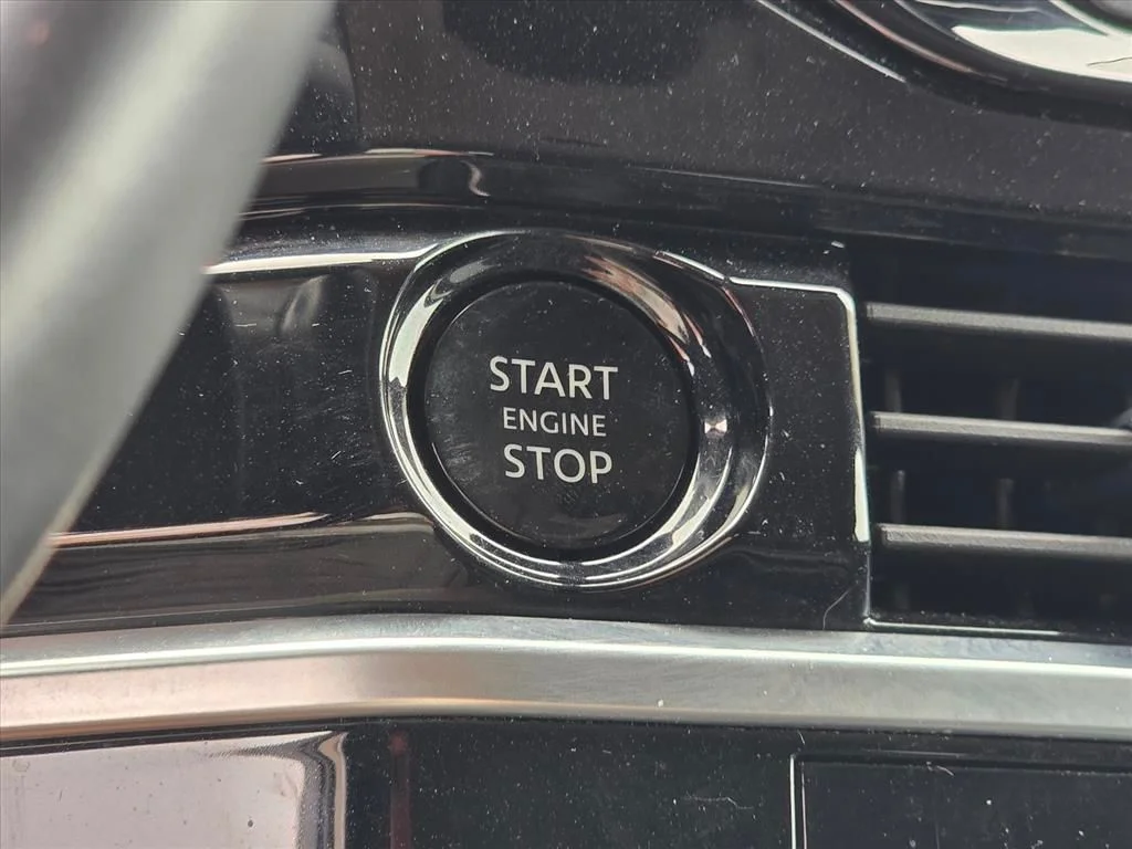 Used 2025 White Nissan SV image 18
