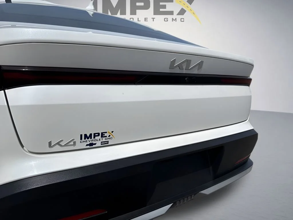Used 2025 White Kia LXS image 29