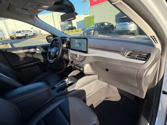 Used 2025 Silver Ford Platinum image 39