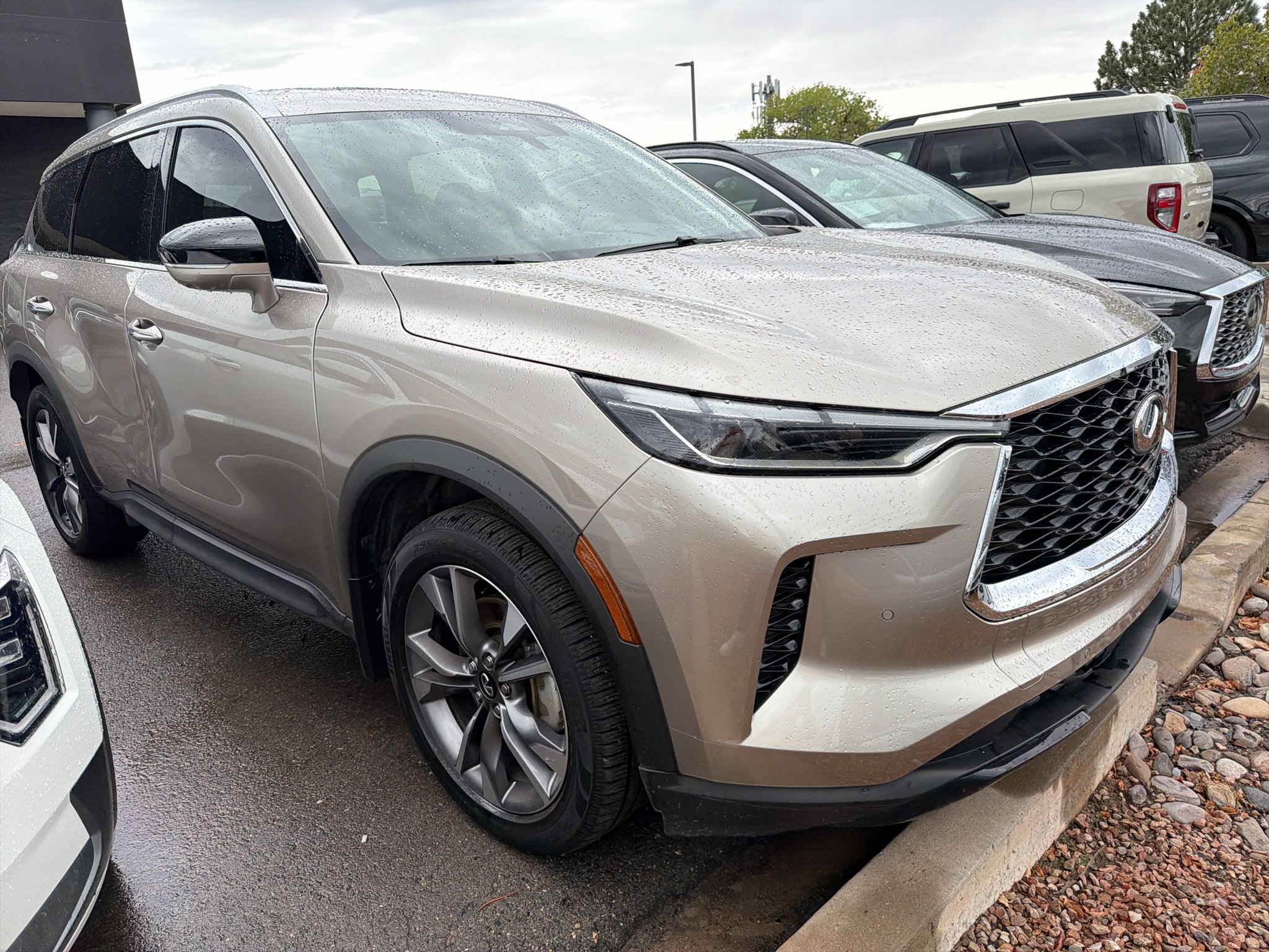 Used 2023 Warm Titanium INFINITI LUXE image 3