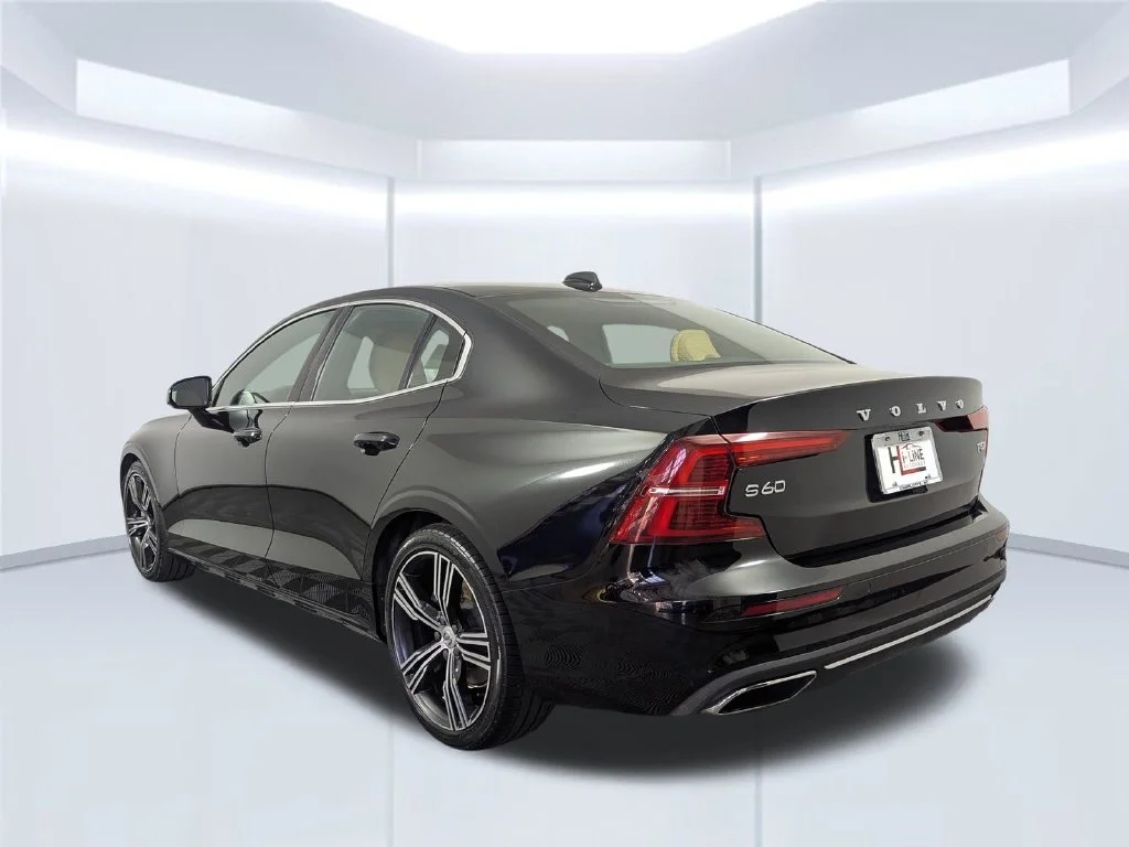 Certified Used 2020 Black Volvo T5 Inscription image 13