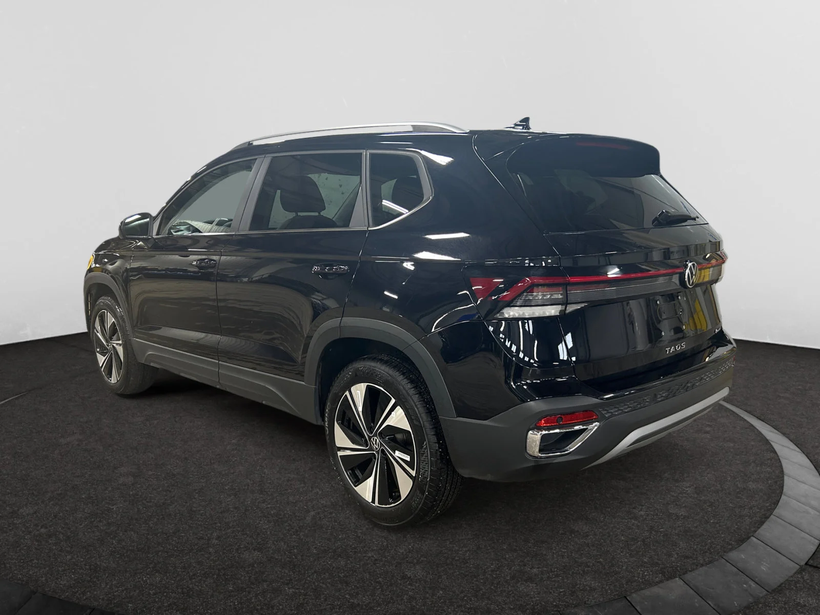 Used 2026 BLACK Volkswagen COMFORTLINE image 3