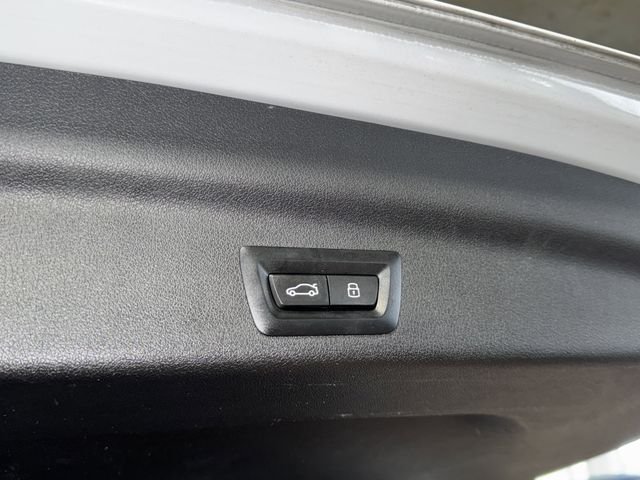 Used 2023 White Metallic BMW xDrive28i image 14