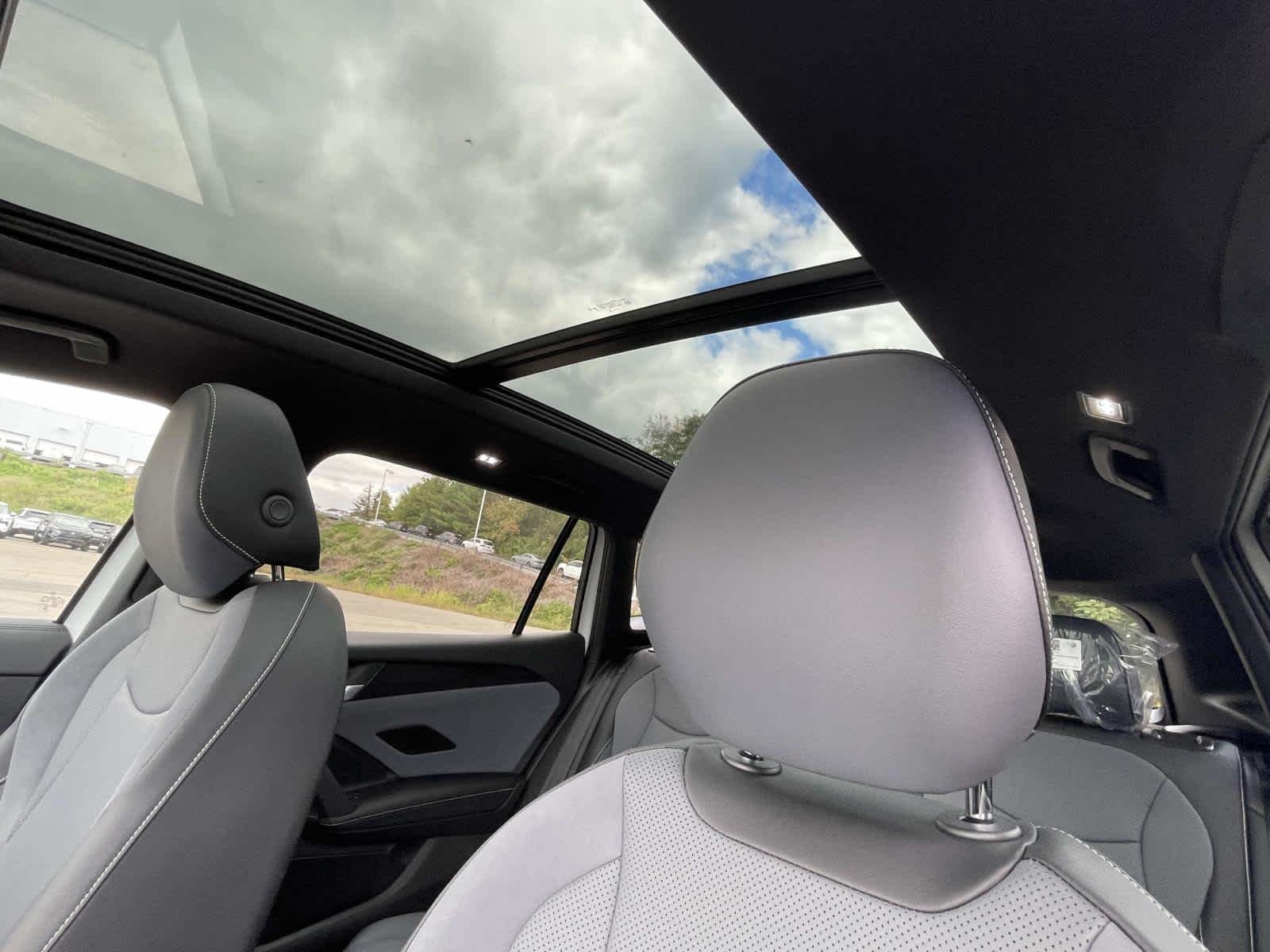 New 2026 0P0P/White Volkswagen SE R-Line Black image 5
