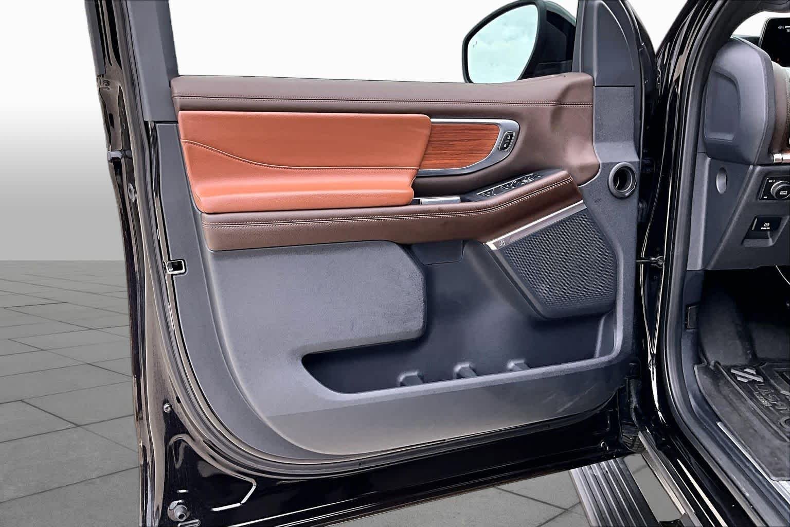 Used 2025 Agate Black Metallic Ford King Ranch image 20