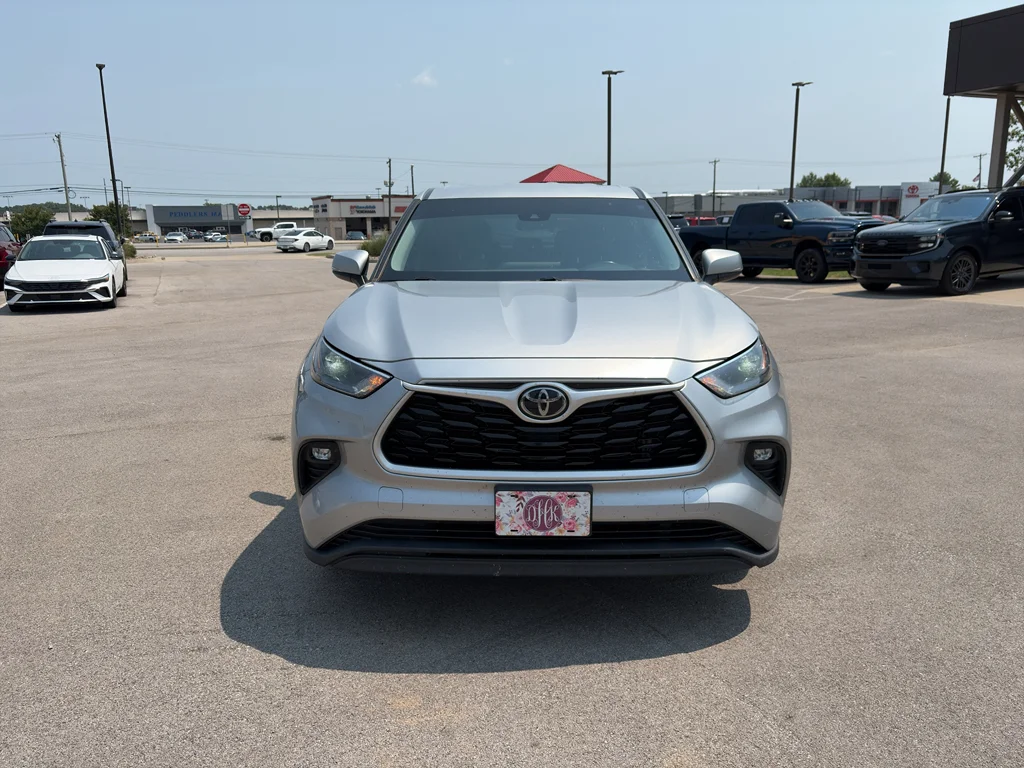 Used 2022 Celestial Silver Metallic Toyota LE image 8