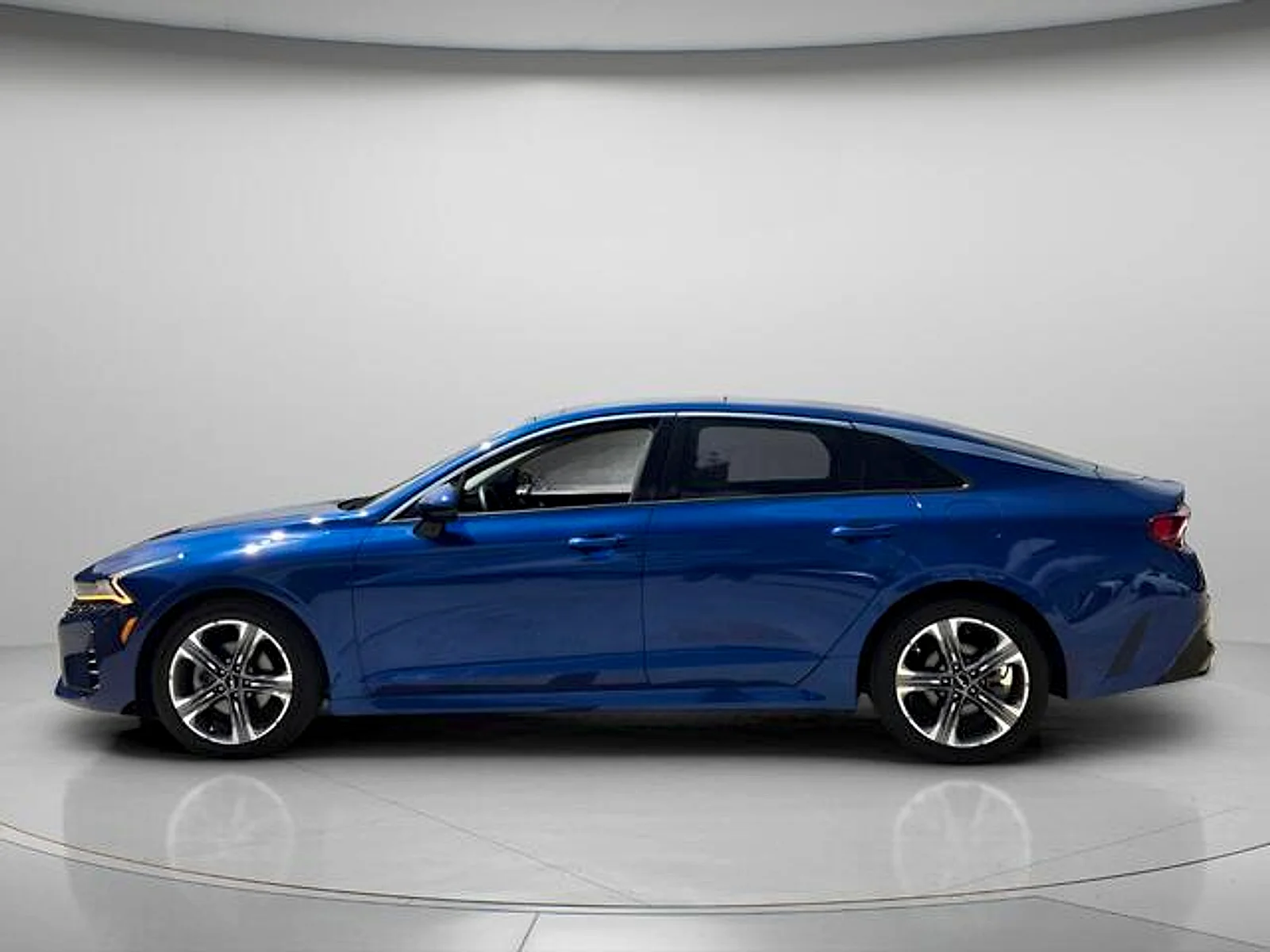 Used 2022 Sapphire Blue Kia EX image 3