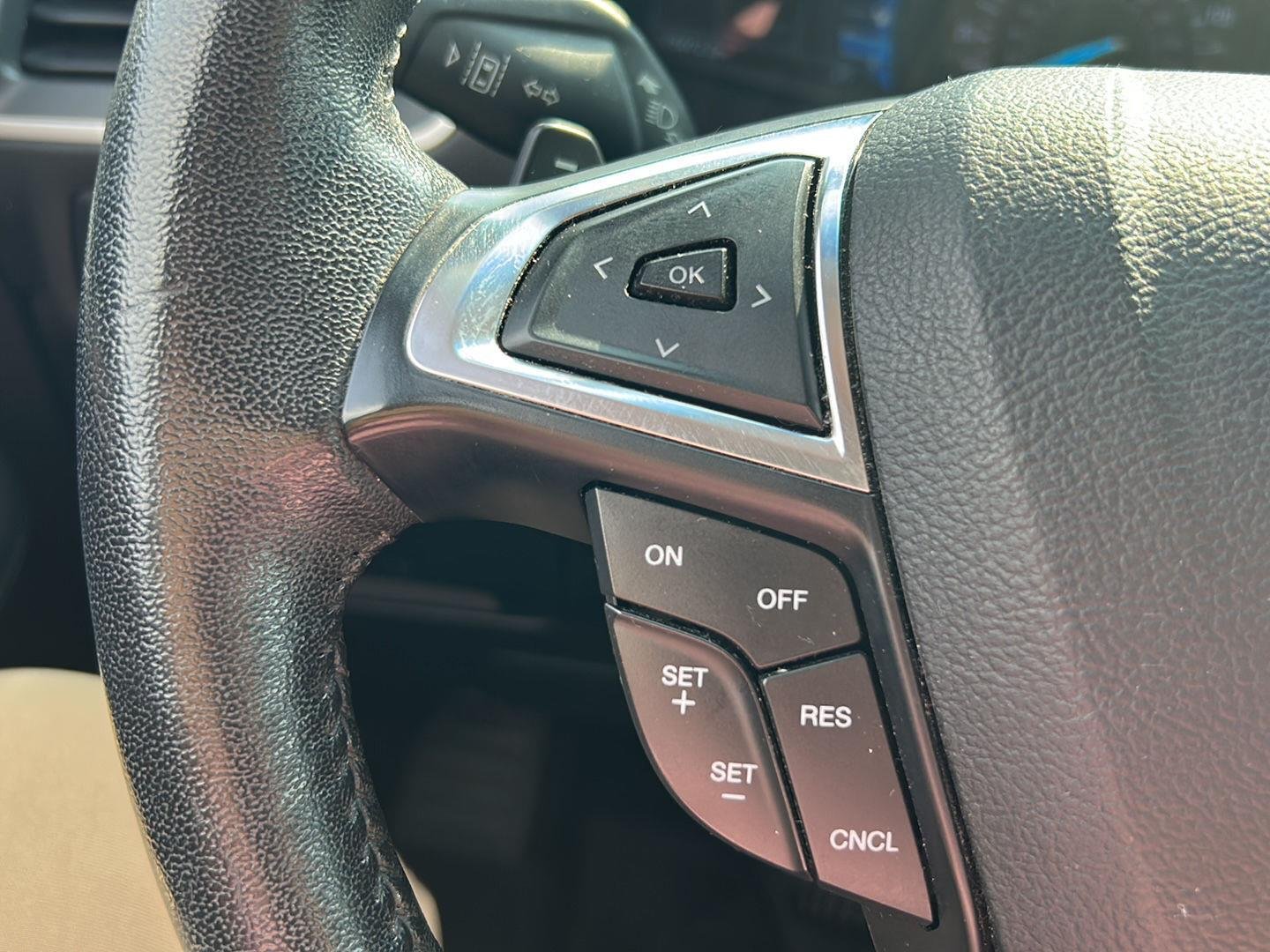 Used 2019 White Platinum Metallic Tri-Coat Ford SEL image 17
