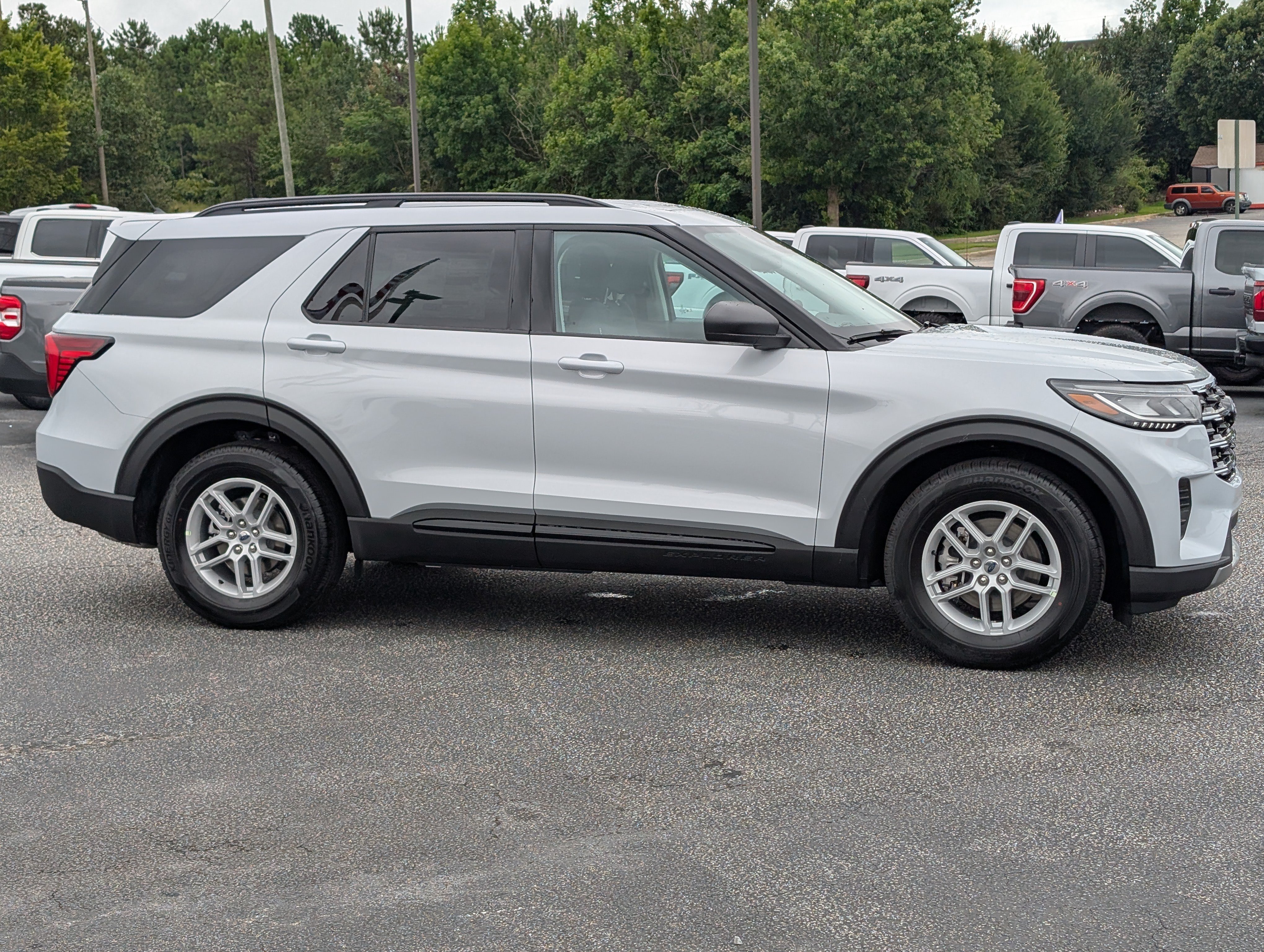 New 2026 SPACE WHITE METALLIC FORD Active image 8