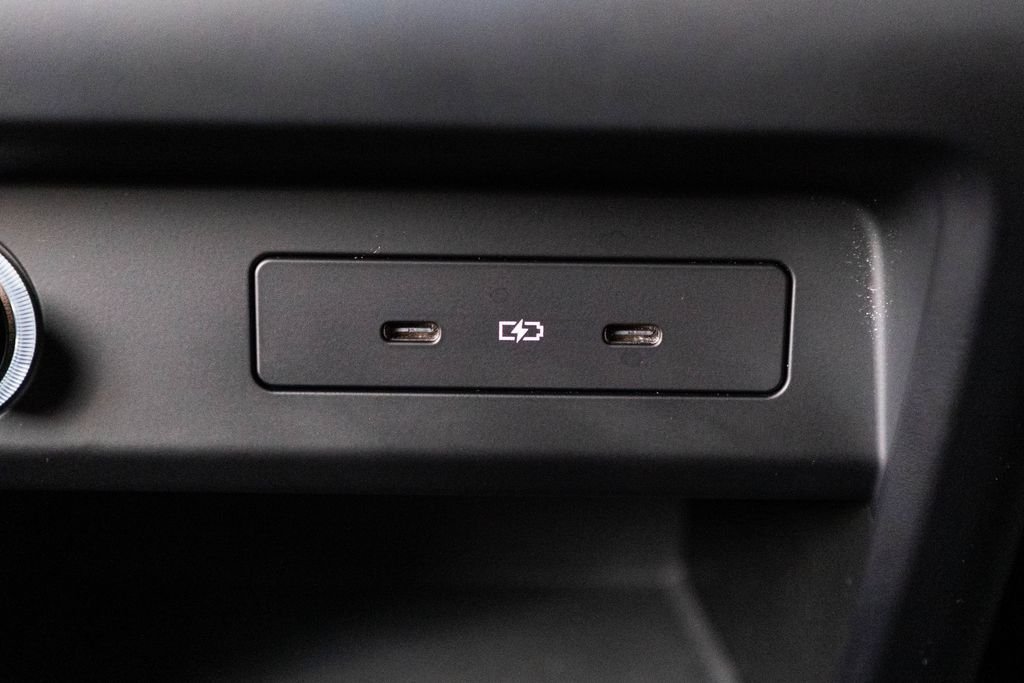 Used 2025  Porsche Base image 36