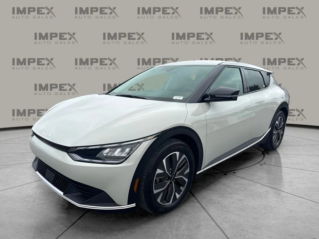Used 2024 White Kia Light image 1