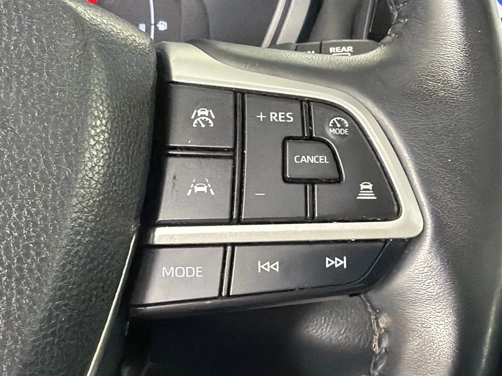 Used 2024 Wind Chill Pearl Toyota XLE image 27