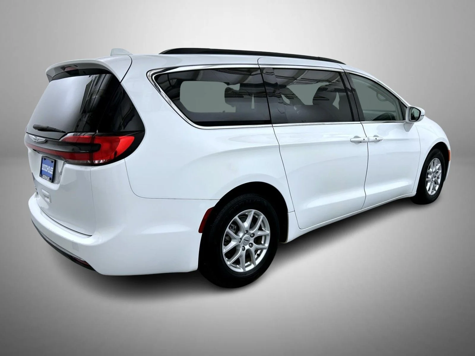 Used 2022 White Chrysler Touring L image 5
