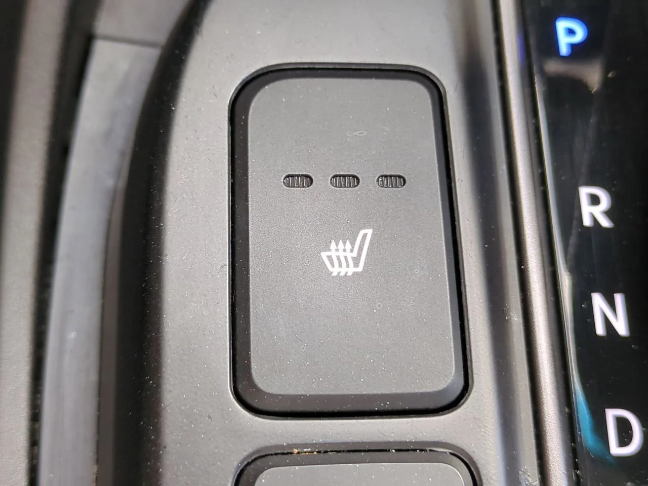 Used 2014 Mineral Gray Hyundai  image 18
