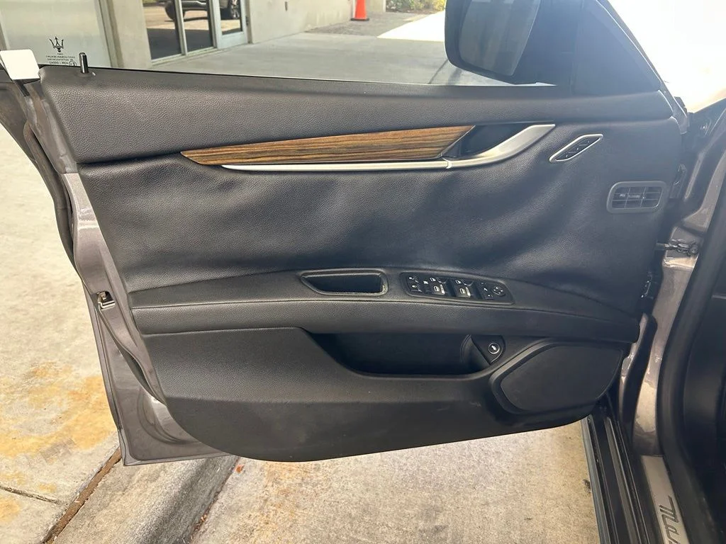 Used 2015 Gray Maserati Base image 39