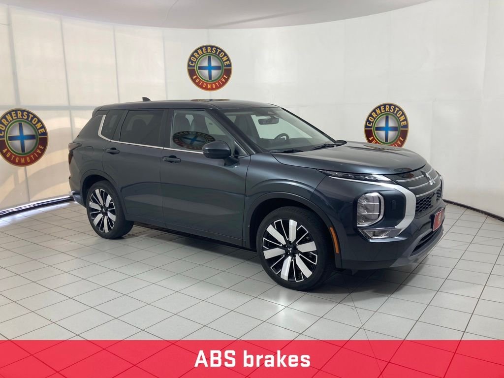 Used 2025 Gray Mitsubishi SE image 17