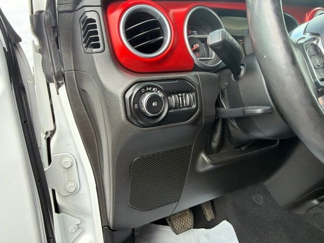 Used 2018 White Jeep Rubicon image 14