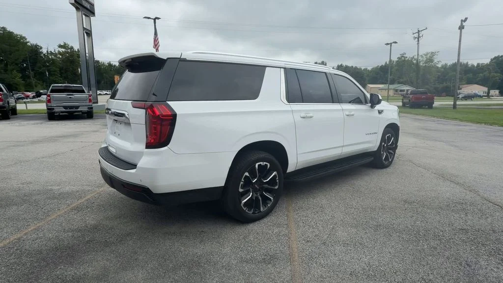 Used 2022 White GMC SLE image 8