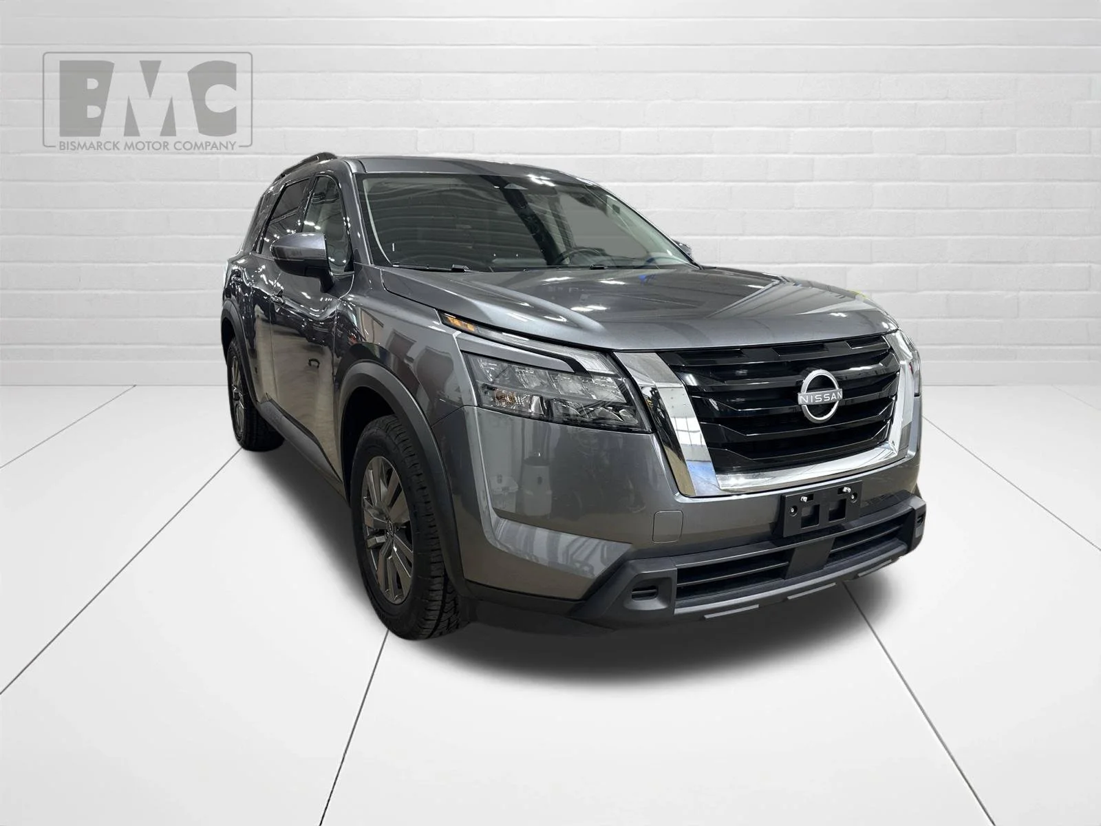 Used 2025 Gray Nissan SV image 2