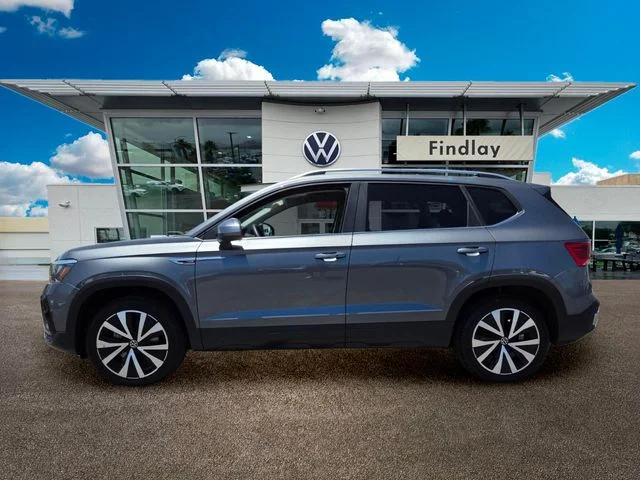 Certified Used 2023  Volkswagen 1.5T SE image 4