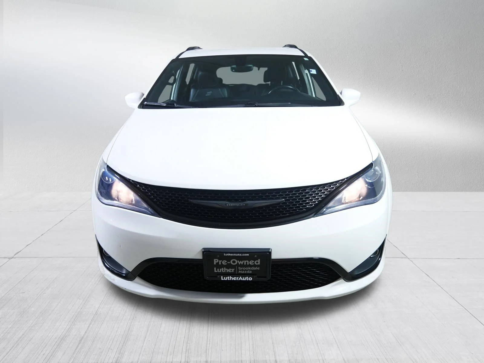 Used 2019 Chrysler Pacifica Touring L with VIN 2C4RC1BG2KR532504 for sale in Brooklyn Center, Minnesota