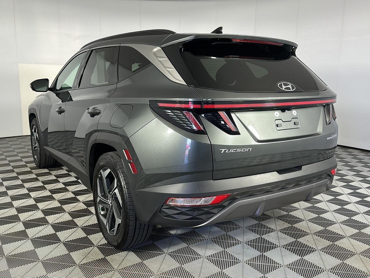 Used 2022 Amazon Gray Hyundai Limited image 28