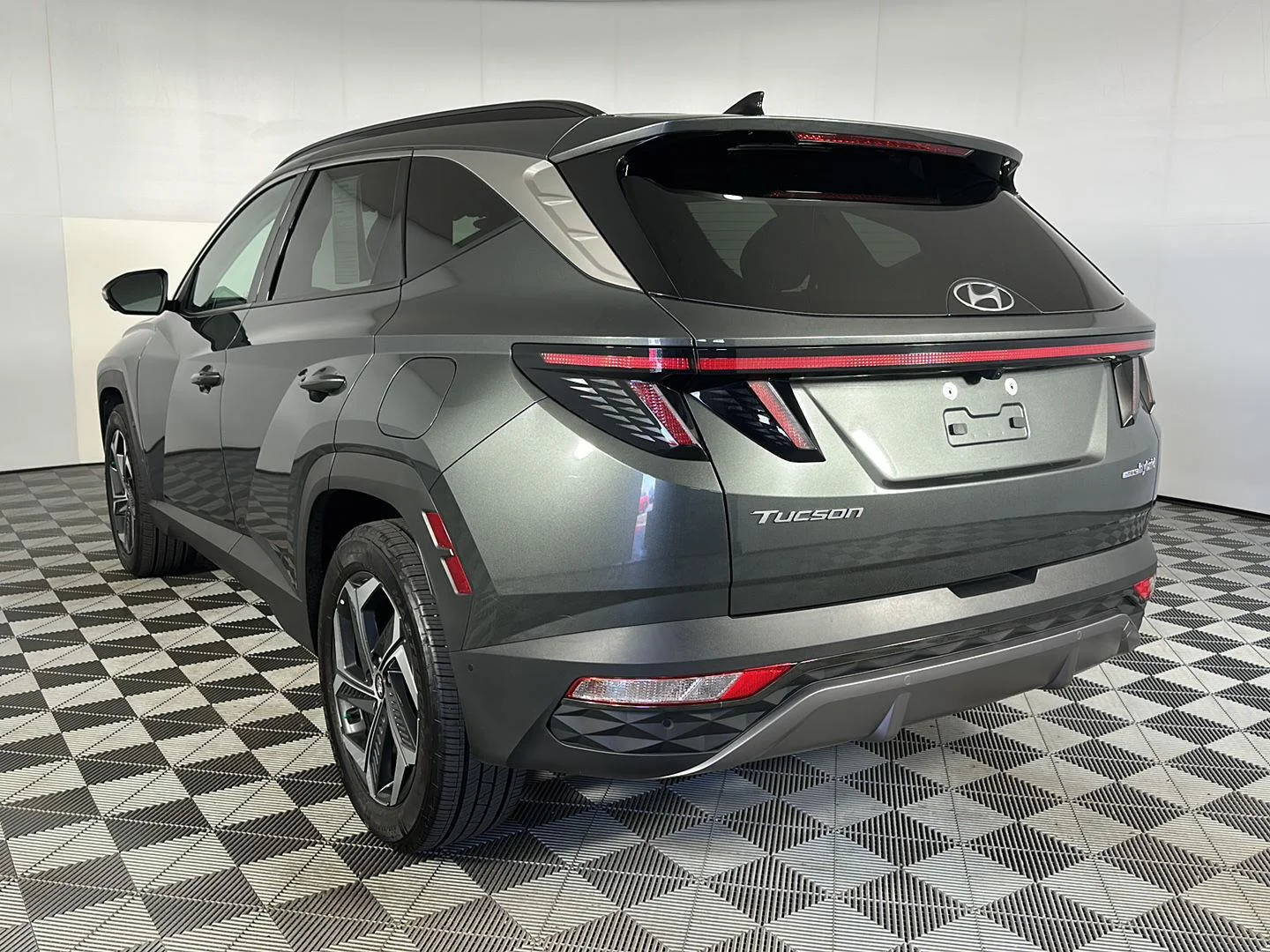 Used 2022 Amazon Gray Hyundai Limited image 28