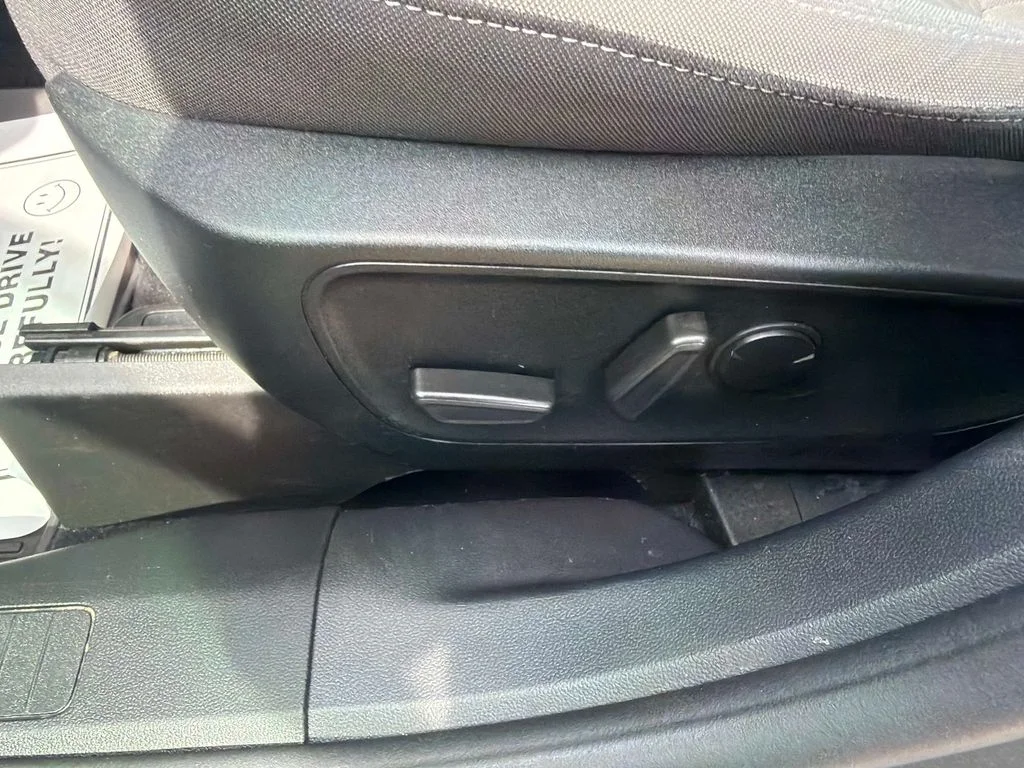 Used 2022 Blue Ford SE image 20