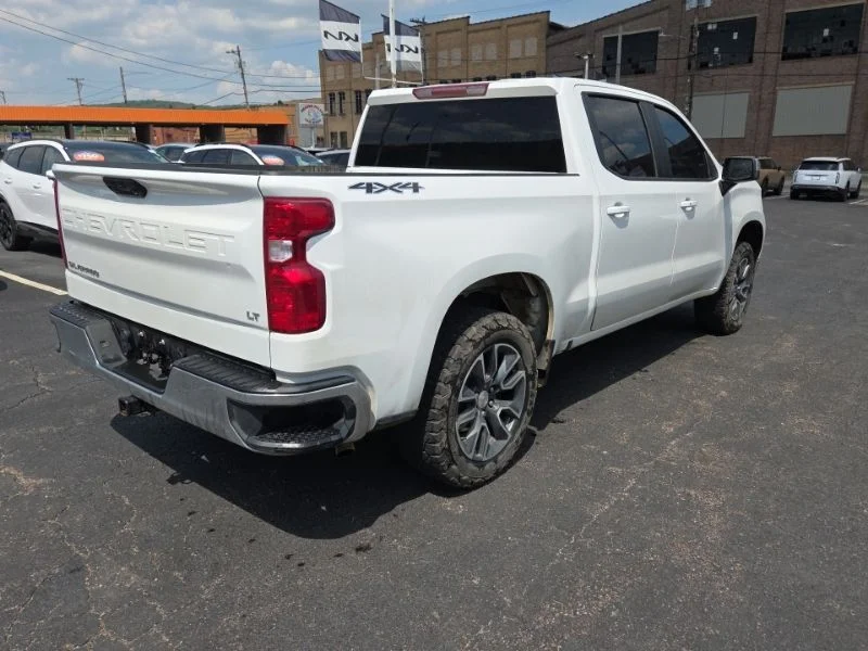 Used 2025 White Chevrolet LT image 7