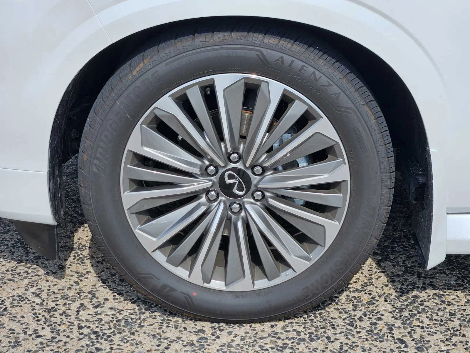 New 2026 RADIANT WHITE INFINITI Luxe 2WD image 7