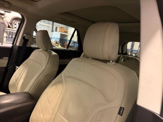 Used 2018 White Platinum Metallic Tri-Coat Ford Platinum image 8