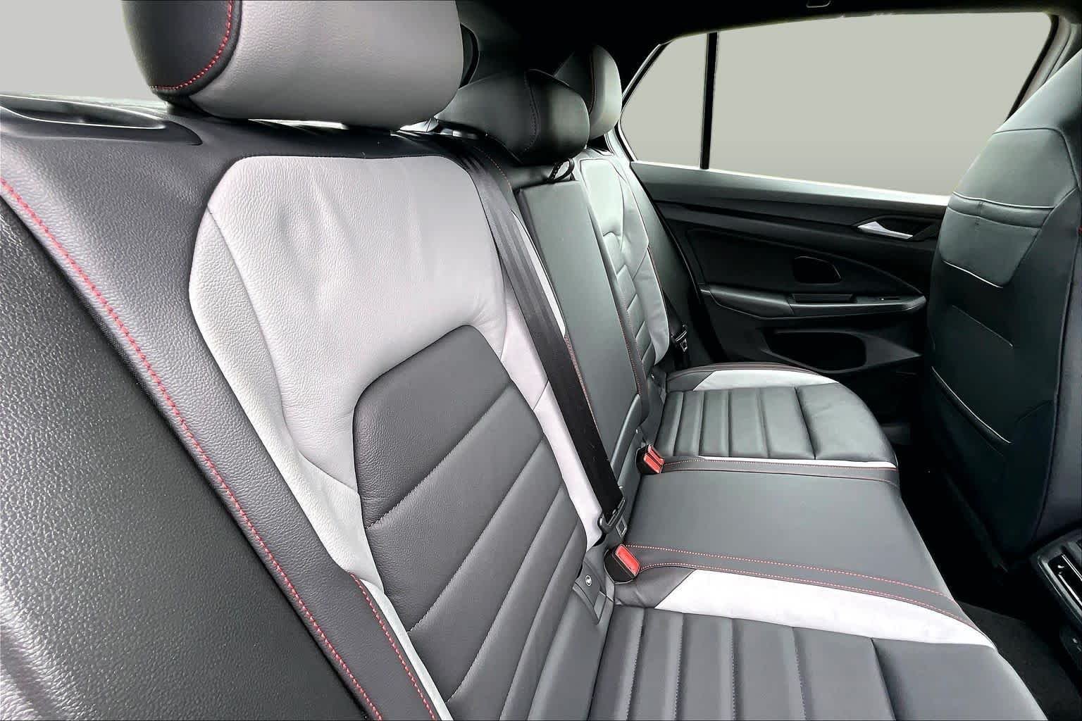Used 2024 Opal White Pearl Volkswagen Autobahn image 17