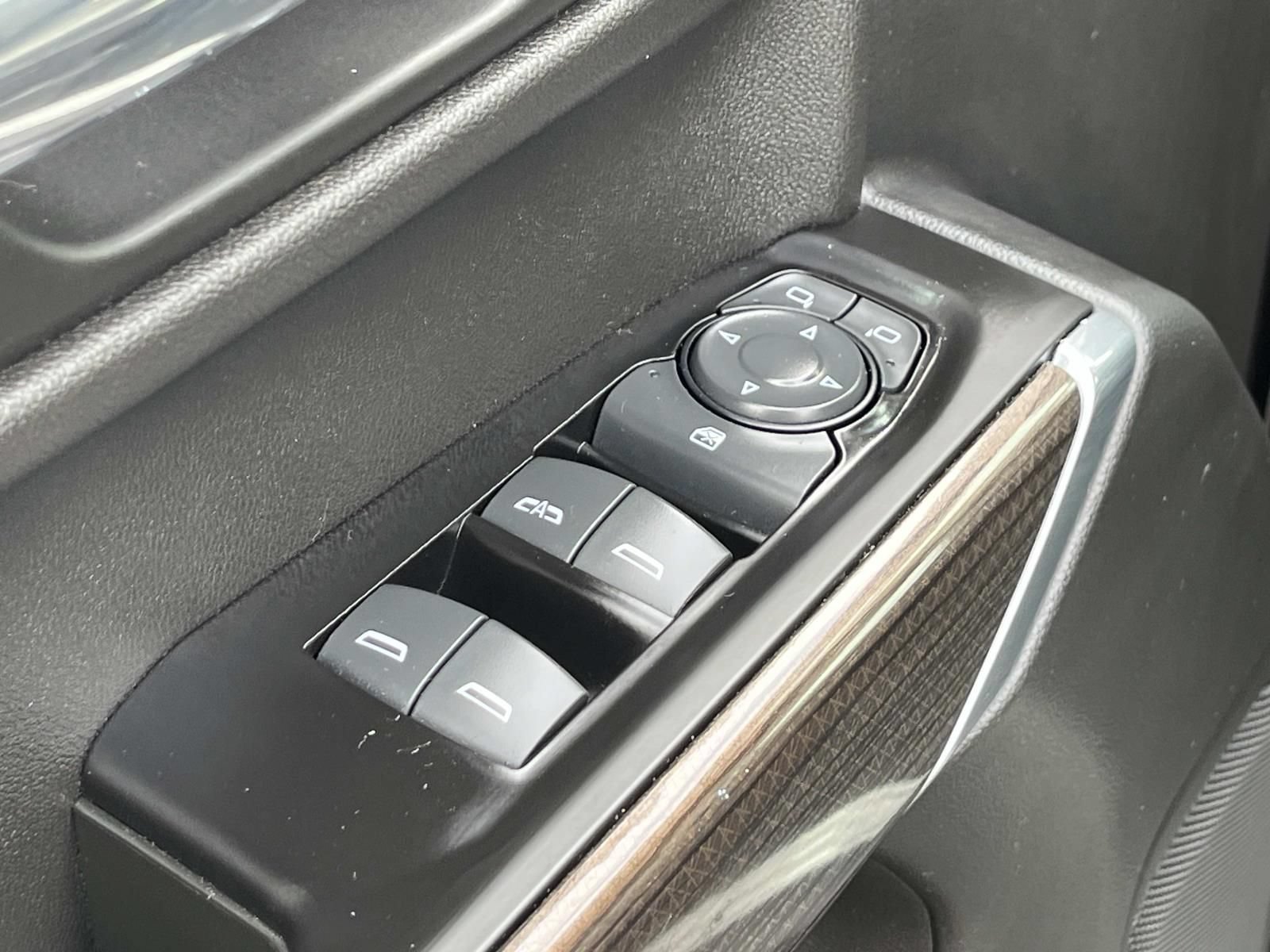 Used 2019 BLACK Chevrolet LT image 25