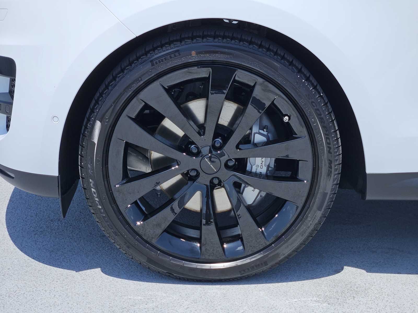 New 2026 Fuji White LAND ROVER SE image 10