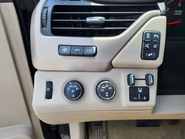 Used 2015 Black GMC Denali image 39